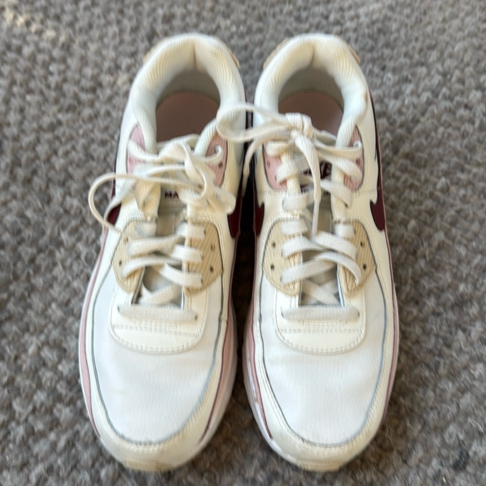 Nike tennis shoes- size 6Y